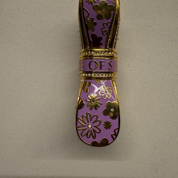 House of Sillage bow lipstick case lavender, floral design - Picture 6 of 6